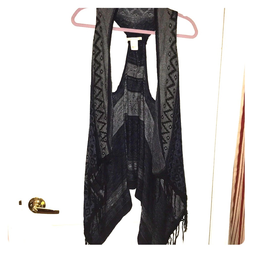 Fringe sleeveless cardigan